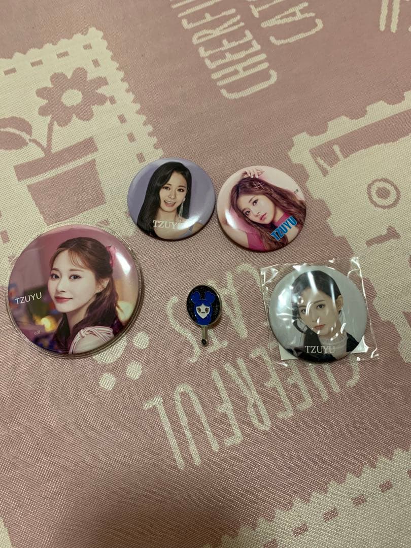 TWICE ツウィ　うちわ　トレカ　缶バッチセット