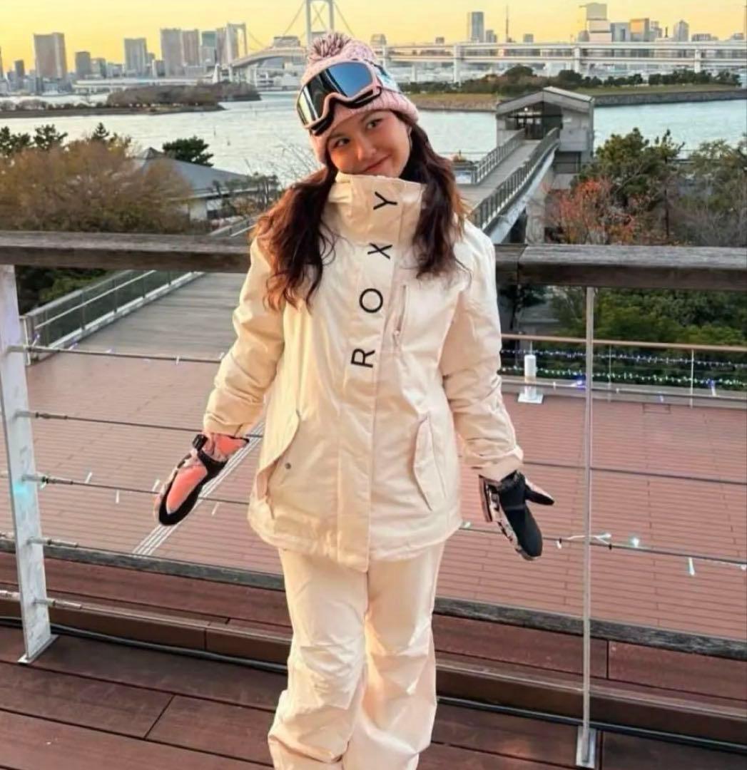 値下げ 完売品ROXYスノボーウェア上下&グローブ&ニット帽4点セット