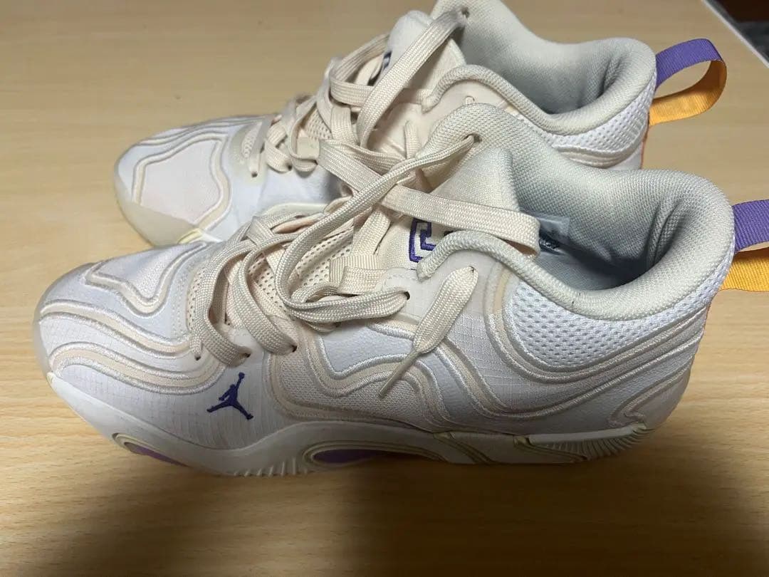 バスケットボールシューズ　テイタム