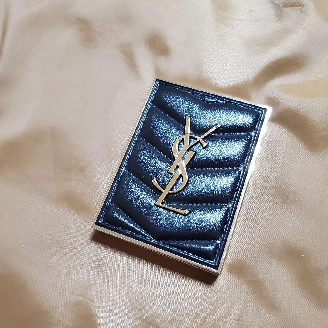 イヴ・サンローラン クチュールクラッチ #500