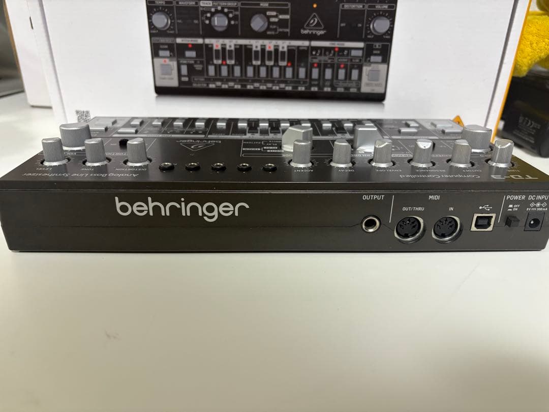 Behringer TD-3-BK アナログベースシンセサイザー