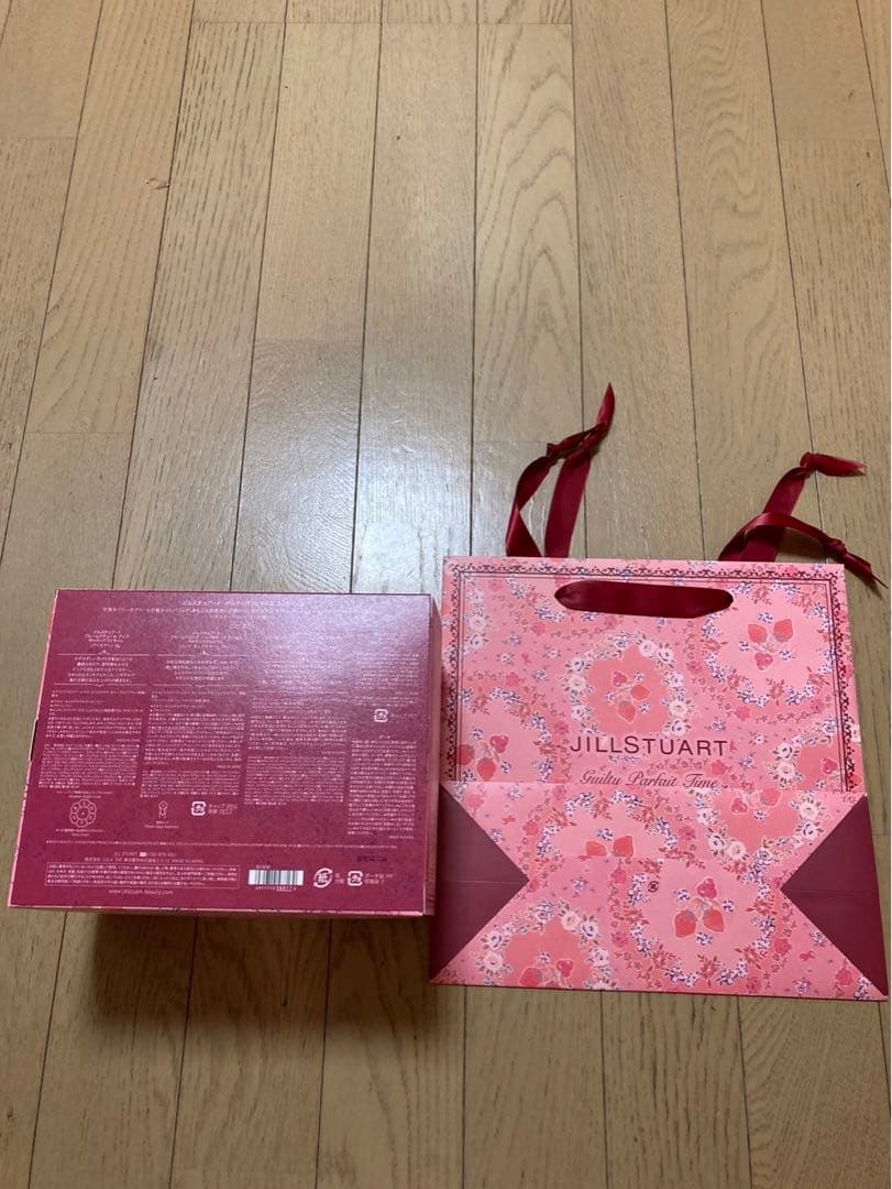 ジルスチュアート　2024 ギルティパフェタイムコレクション　ショッパー付き