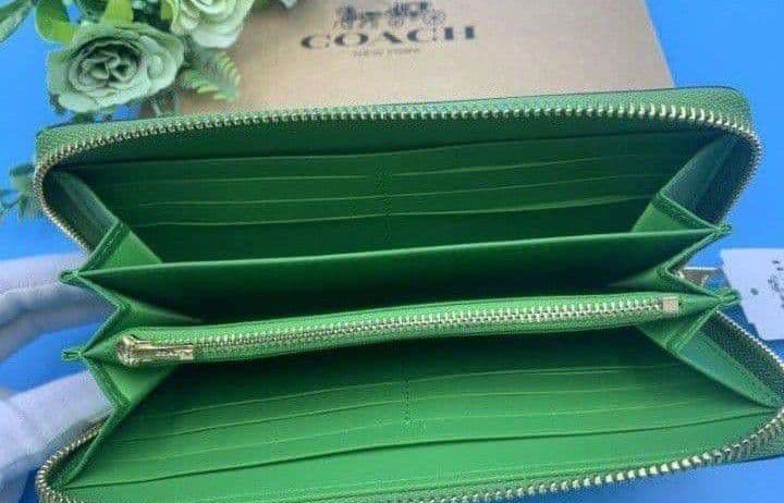 新品未使用コーチ長財布グリーンシグネチャーレディースメンズ送料無料即日発送
