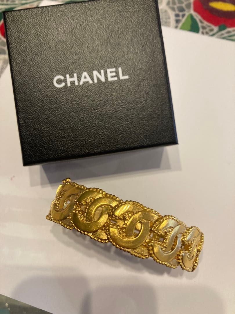CHANEL ゴールド バングル