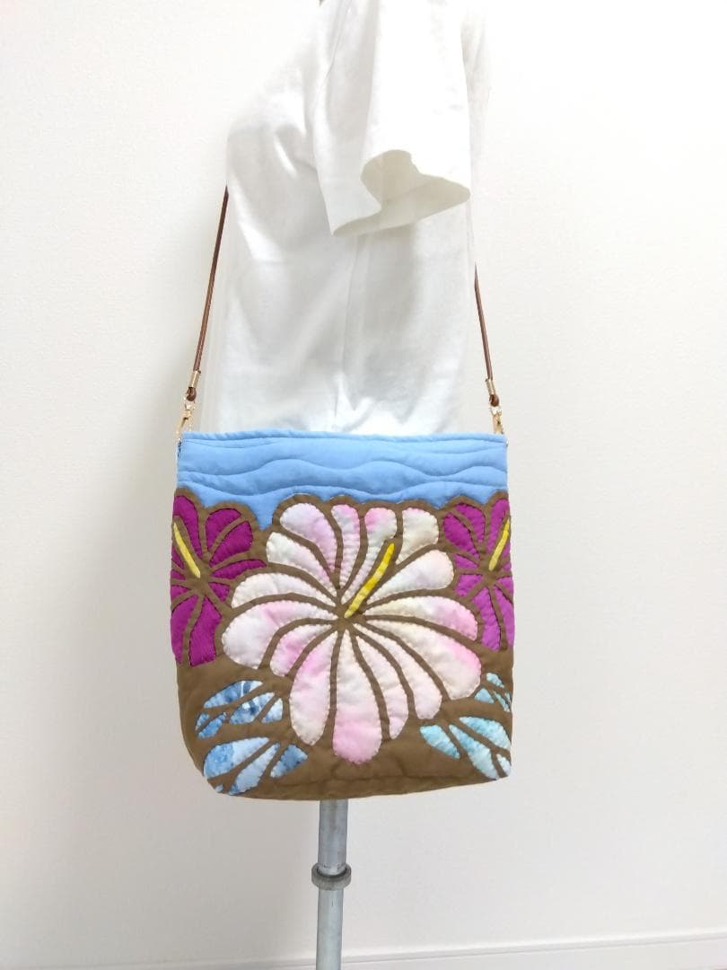 ハワイアンキルト　ハンドメイド　ハイビスカスショルダーバッグ