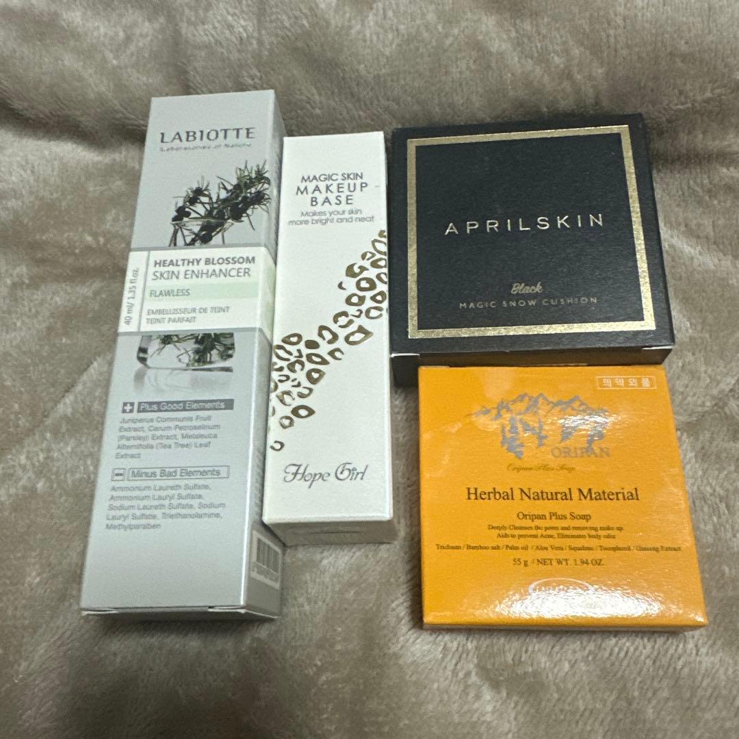 韓国コスメ4点セット マジックスノークッション マジックスキンメイクアップベース