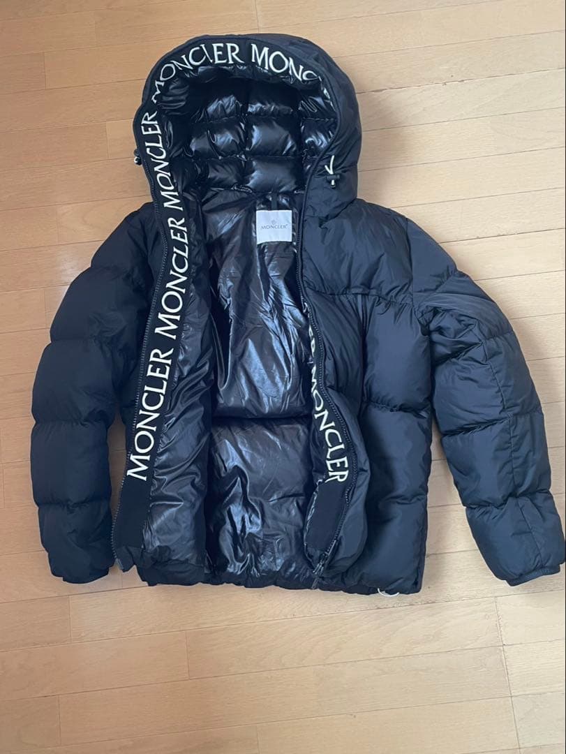 MONCLER モンクレール　MONTCLA モンクラー　　　黒サイズ4