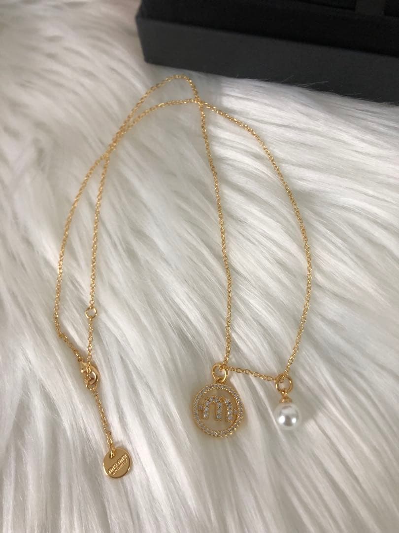 MIUMIU ミュウミュウ　ゴールド　ネックレス　Ｍロゴ　パール　おしゃれ