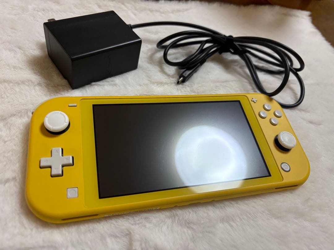 Nintendo Switch Lite イエロー ジャンク品(充電器付き)