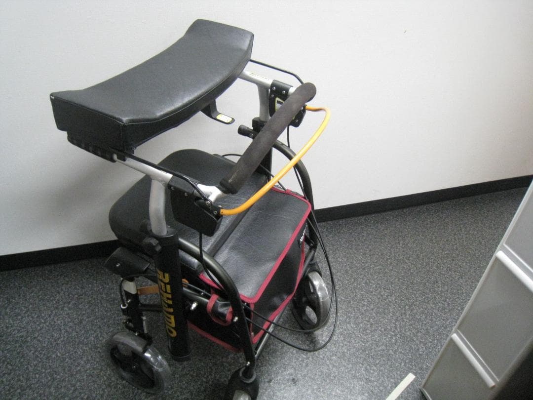 【送料無料】前腕支持型歩行車 REHAMO(リハモ) ナブテスコ ②