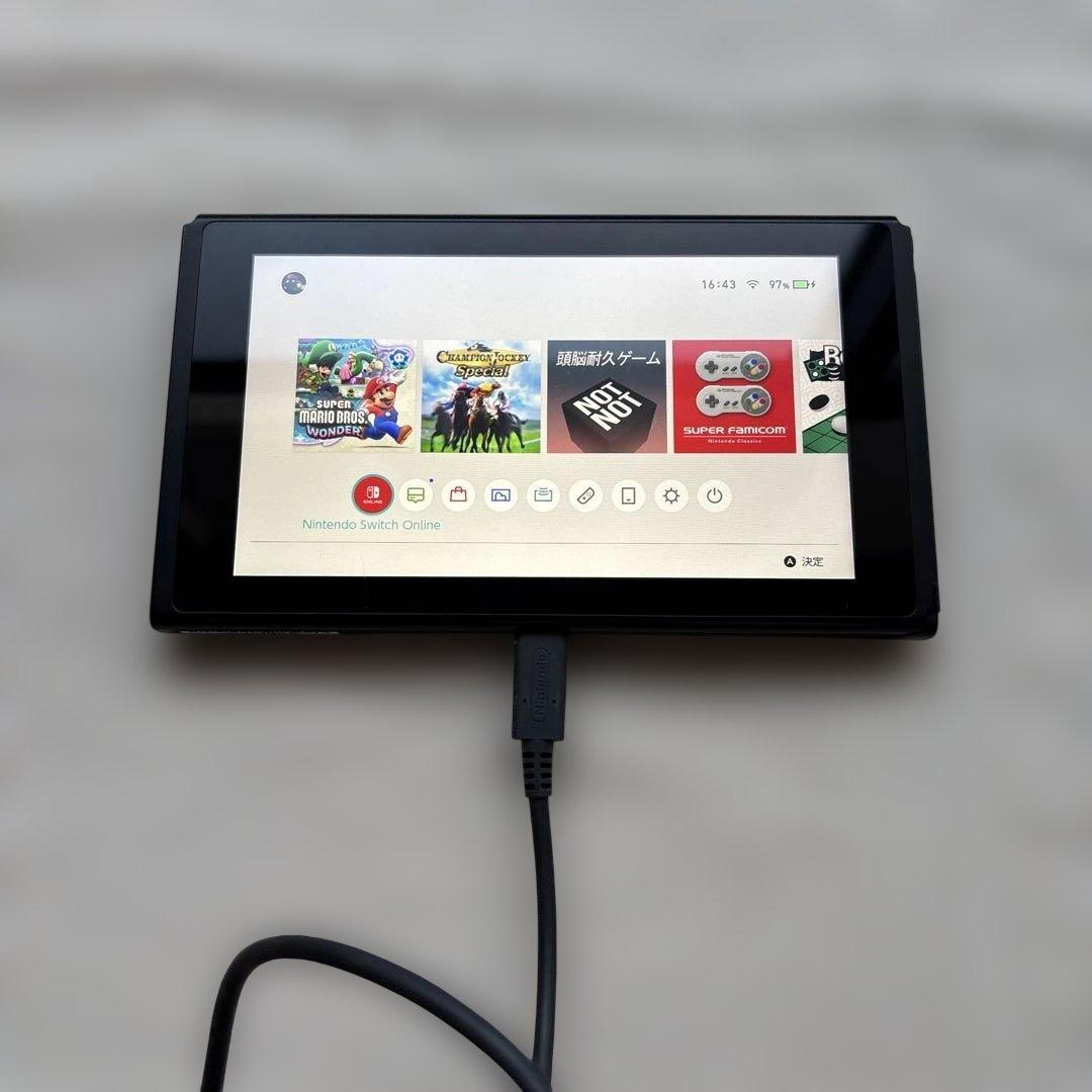 Nintendo Switch (ケースに割れあり)