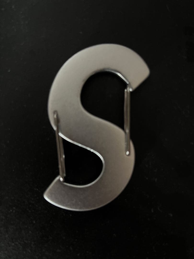 シュプリーム　カラビナ　sロゴ