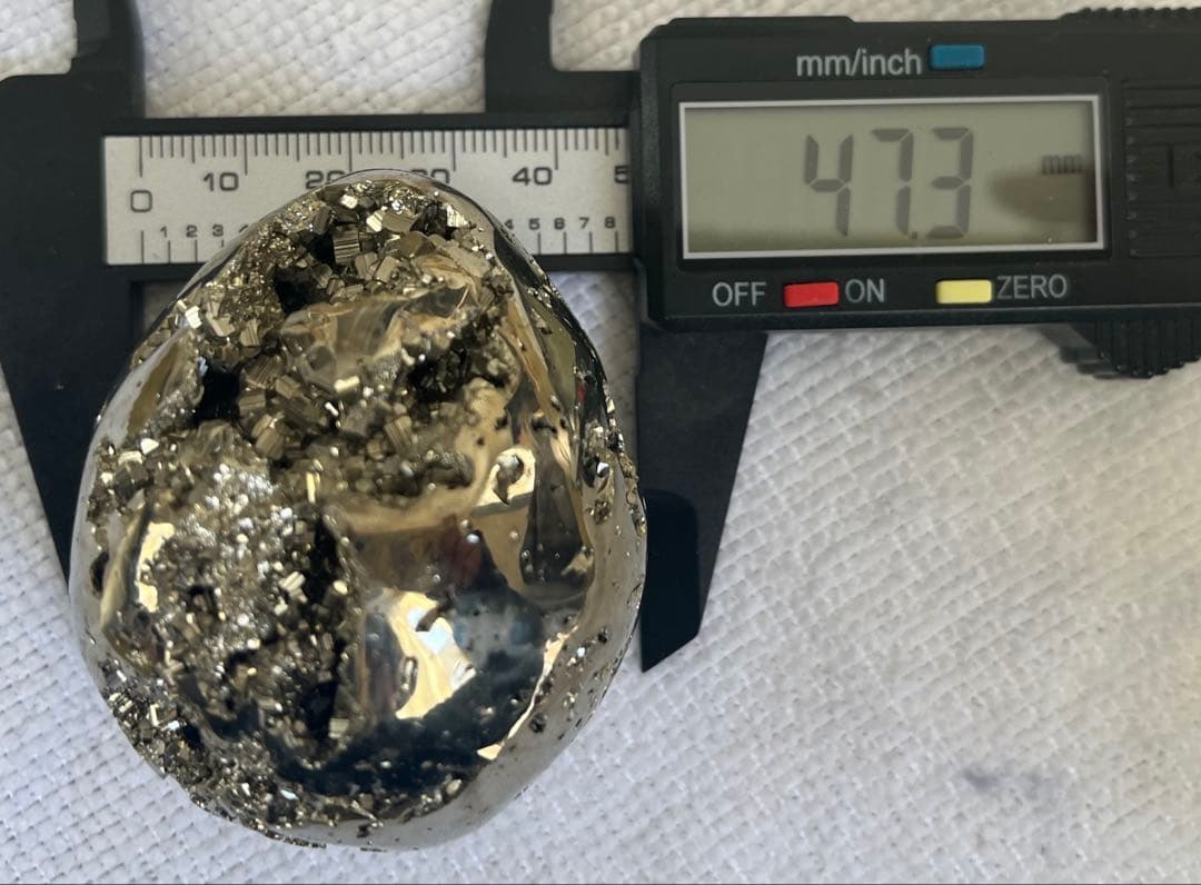 ペルー ワンサラ鉱山産 パイライト（黄鉄鉱）エッグ 約245ｇ たまご型 台座付