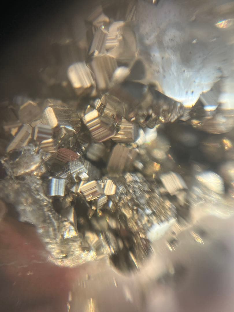 ペルー ワンサラ鉱山産 パイライト（黄鉄鉱）エッグ 約245ｇ たまご型 台座付