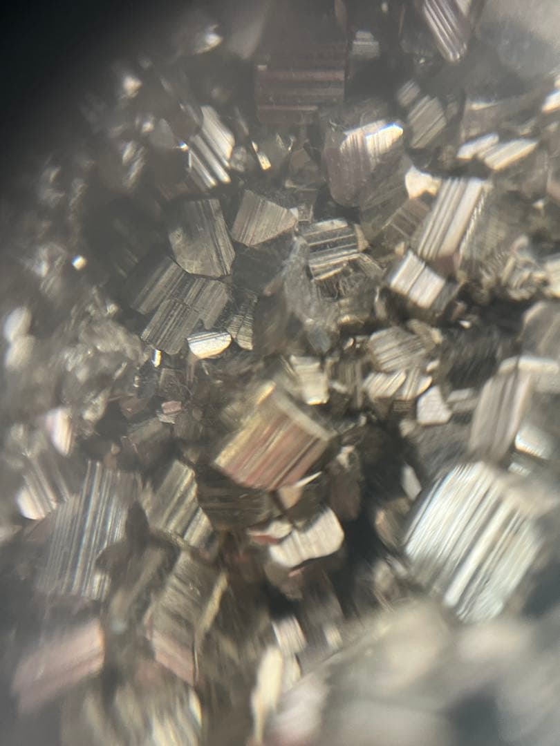 ペルー ワンサラ鉱山産 パイライト（黄鉄鉱）エッグ 約245ｇ たまご型 台座付