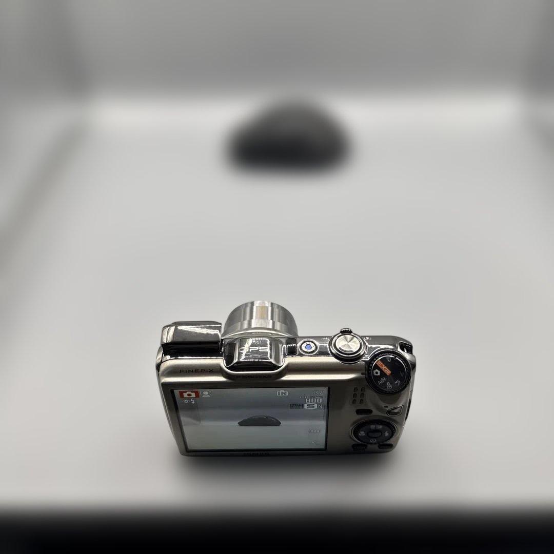 M1365 FUJIFILM FINEPIX F550 EXR デジタルカメラ