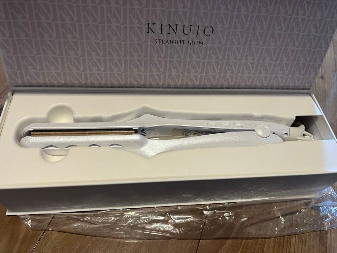 KINUJO ストレートアイロン ホワイトLM225 絹女　新品