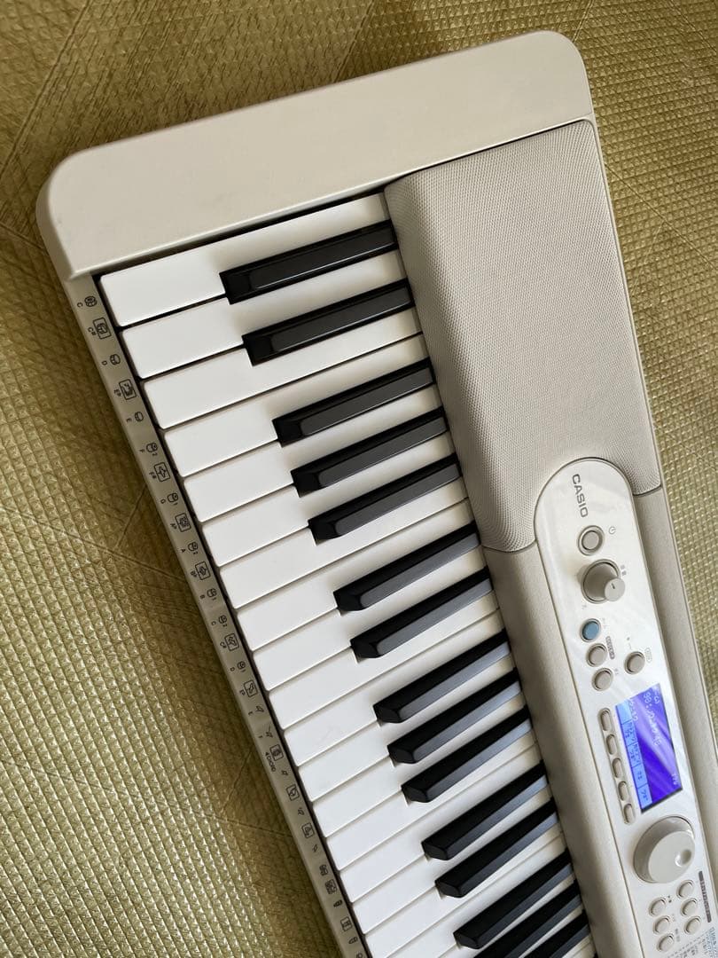 カシオ(CASIO)光ナビゲーション電子キーボード LK-520　61鍵盤