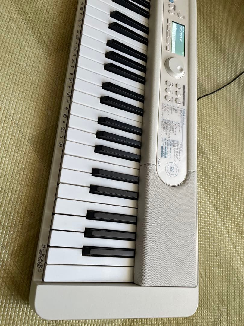 カシオ(CASIO)光ナビゲーション電子キーボード LK-520　61鍵盤