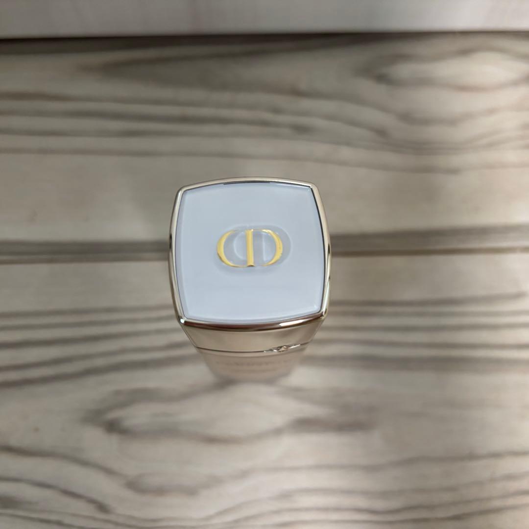 ディオール プレステージ ホワイト ル プロテクター UV ルミエール BB01