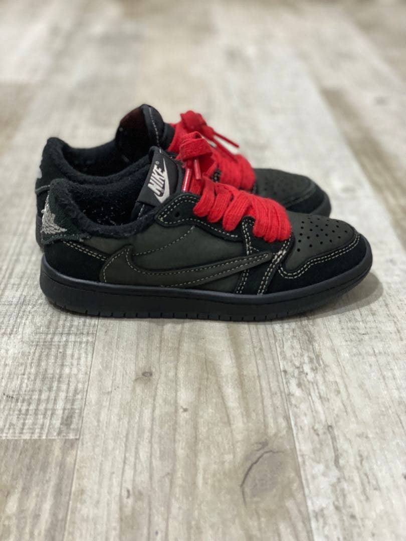 Travis Scott × Nike TD Blackphantom 17.5