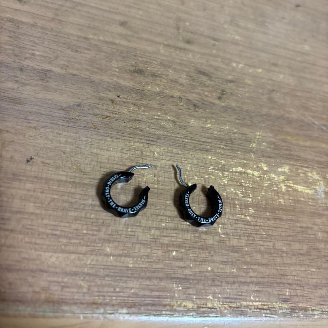 ブラック フープピアス diesel