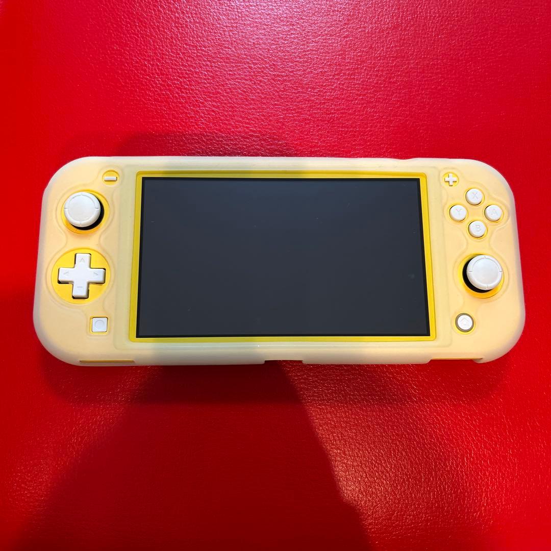 Nintendo Switch Lite イエロー　持運びケース、ソフト2つ