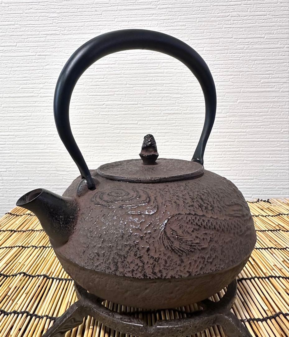 未使用品、供箱、栞、取説付　南部特製銘 １２型 龍文様　南部鉄瓶　南部鉄器