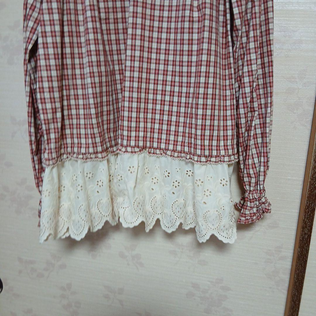 フリル付き赤白チェック長袖ブラウス