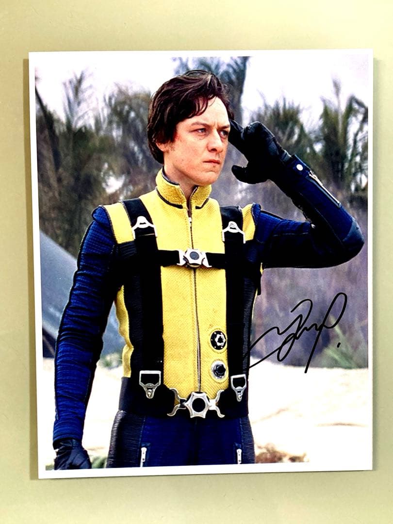 ジェームズ・マカヴォイ直筆サイン入り超大型写真