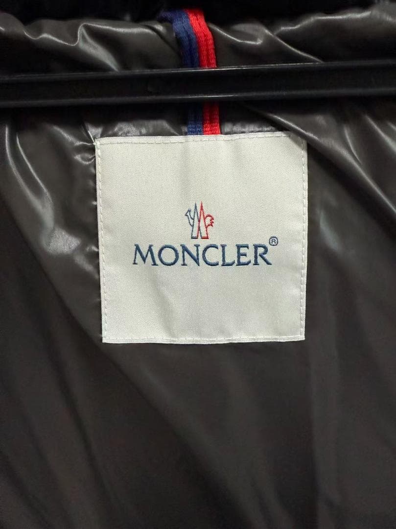 黒 フード付きダウンジャケット