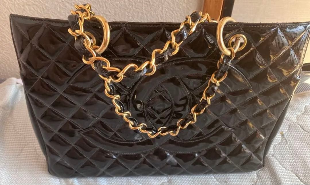 Y*A様 最大値下げCHANELエナメルバッグチェーンバッマトラッセ ハンドバッ