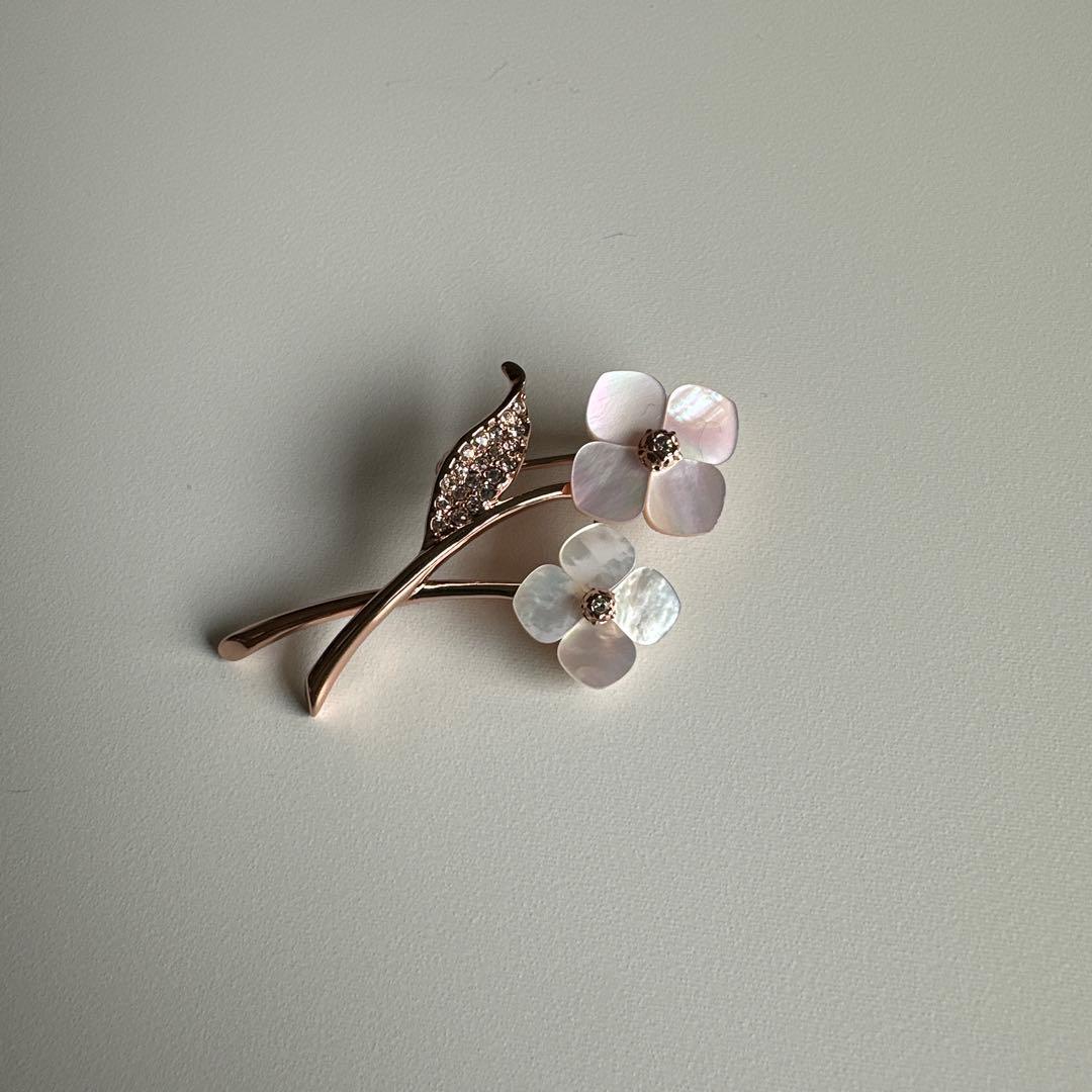 シェルフラワーブローチ VENDOME BOUTIQUE