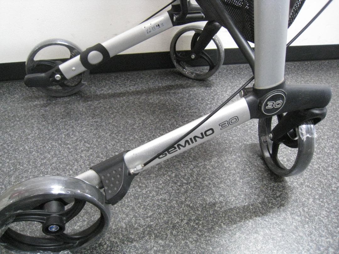 ハンディウォークＬ　GEMINO 30 歩行器 歩行車 パナマウントベッド