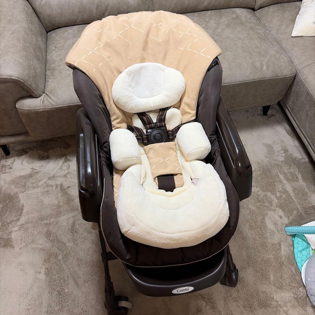 combiネムリラ オートスイング ベビーチェア