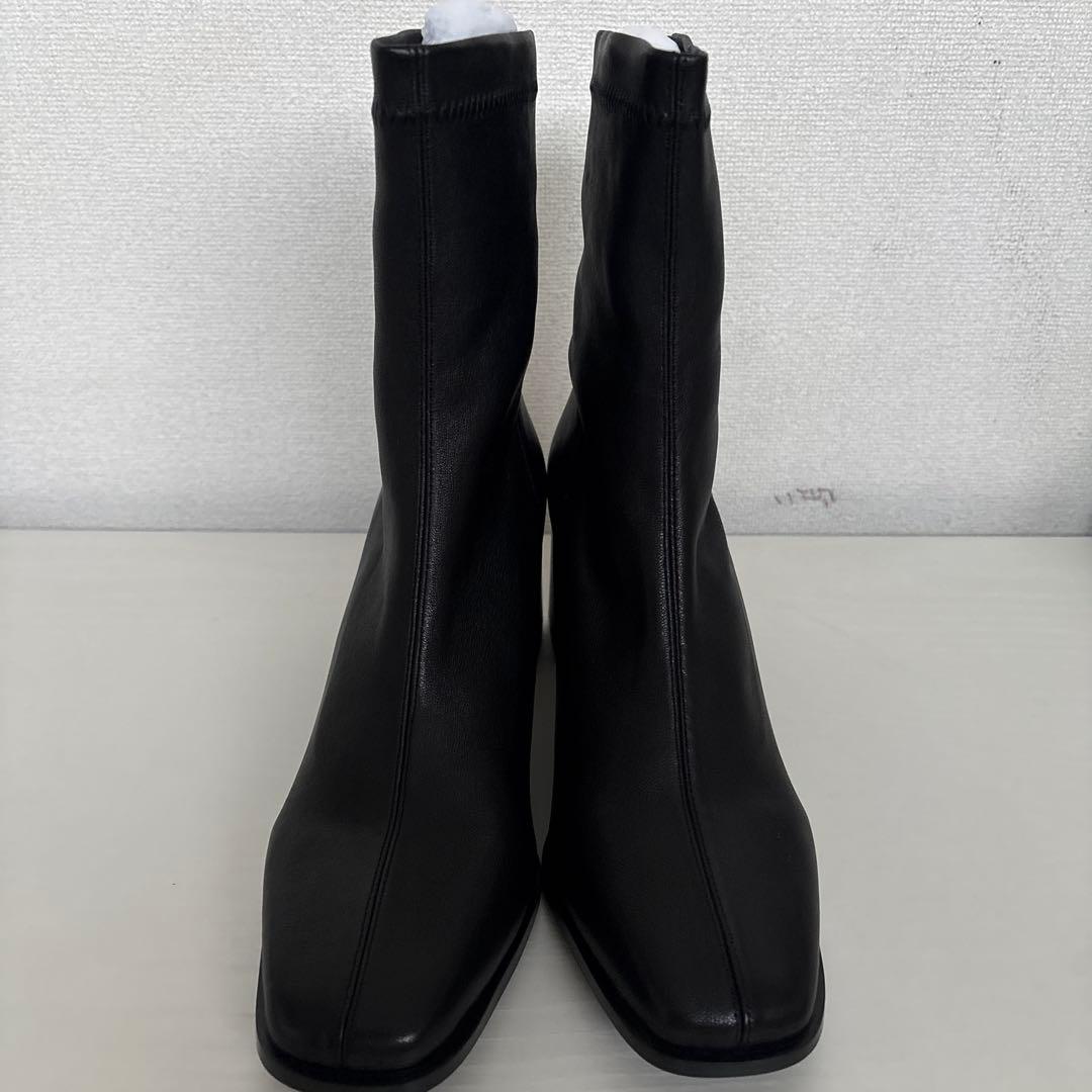 新品！　ブラック スクエアトゥ ブーツ 中ヒール