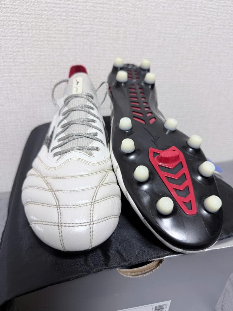 新品 ミズノ サッカースパイク モレリアネオ3 β JAPAN 白赤黒 27.5