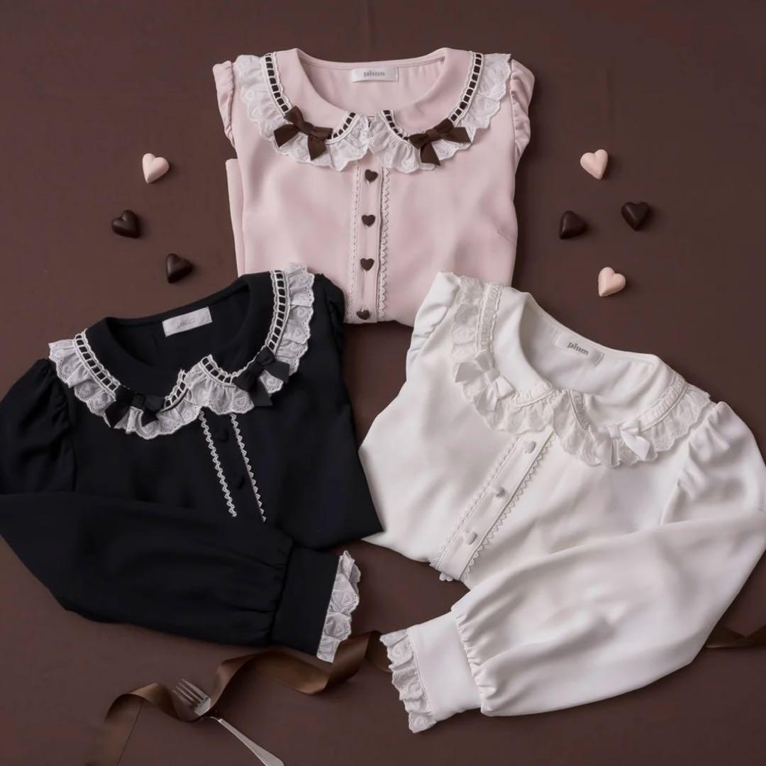 pium コットンフリルハートボタンブラウス