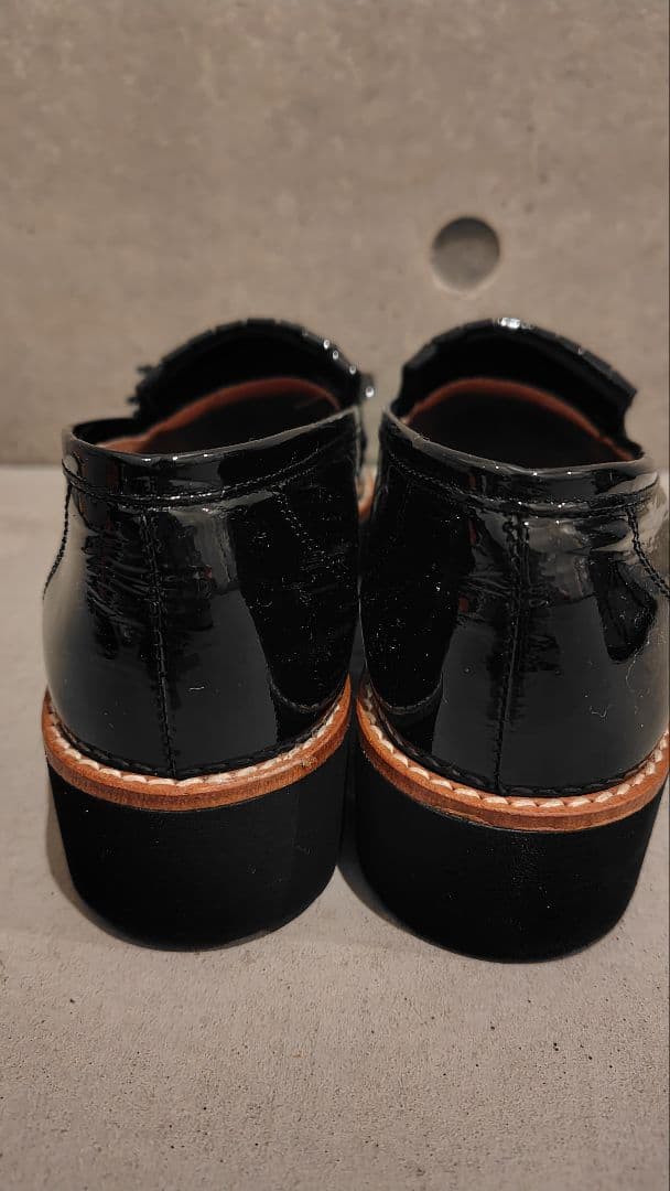 BONTRE 厚底キルトタッセルエナメルローファー ブラック 24.5cm