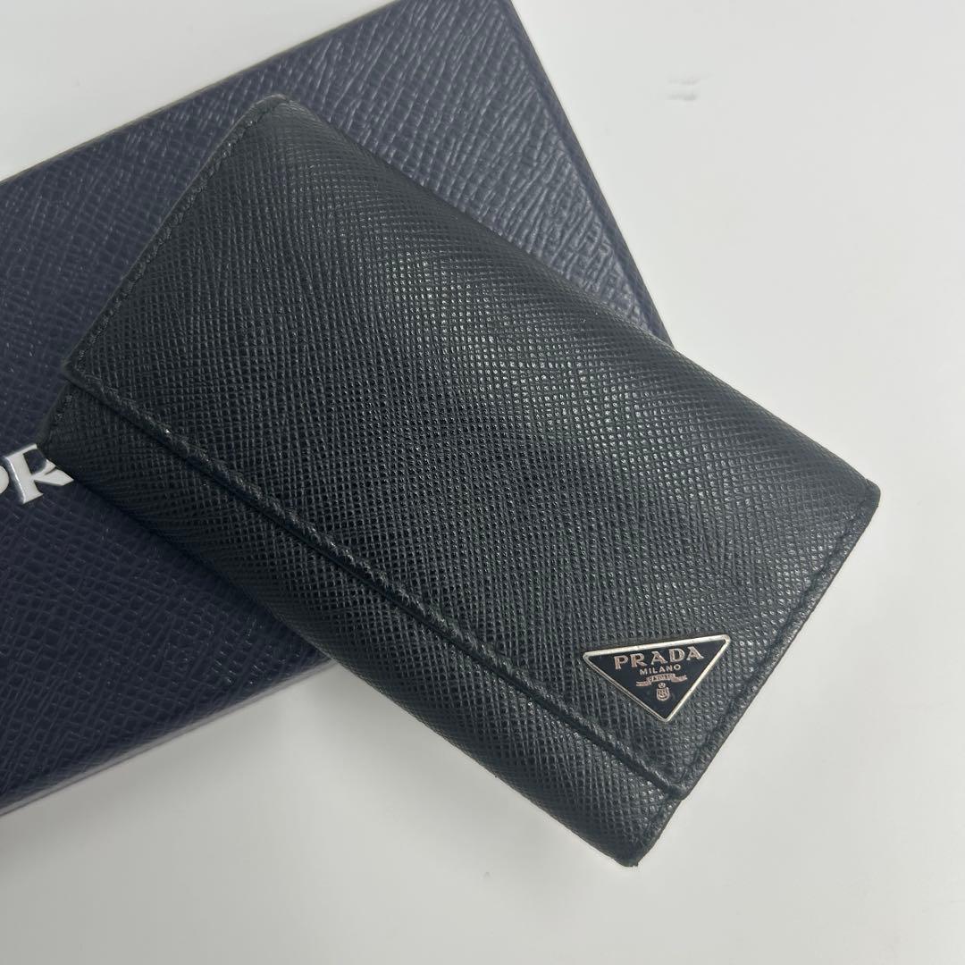 【美品】希少　プラダ 6連 キーケース 三角ロゴ サフィアーノレザー　黒