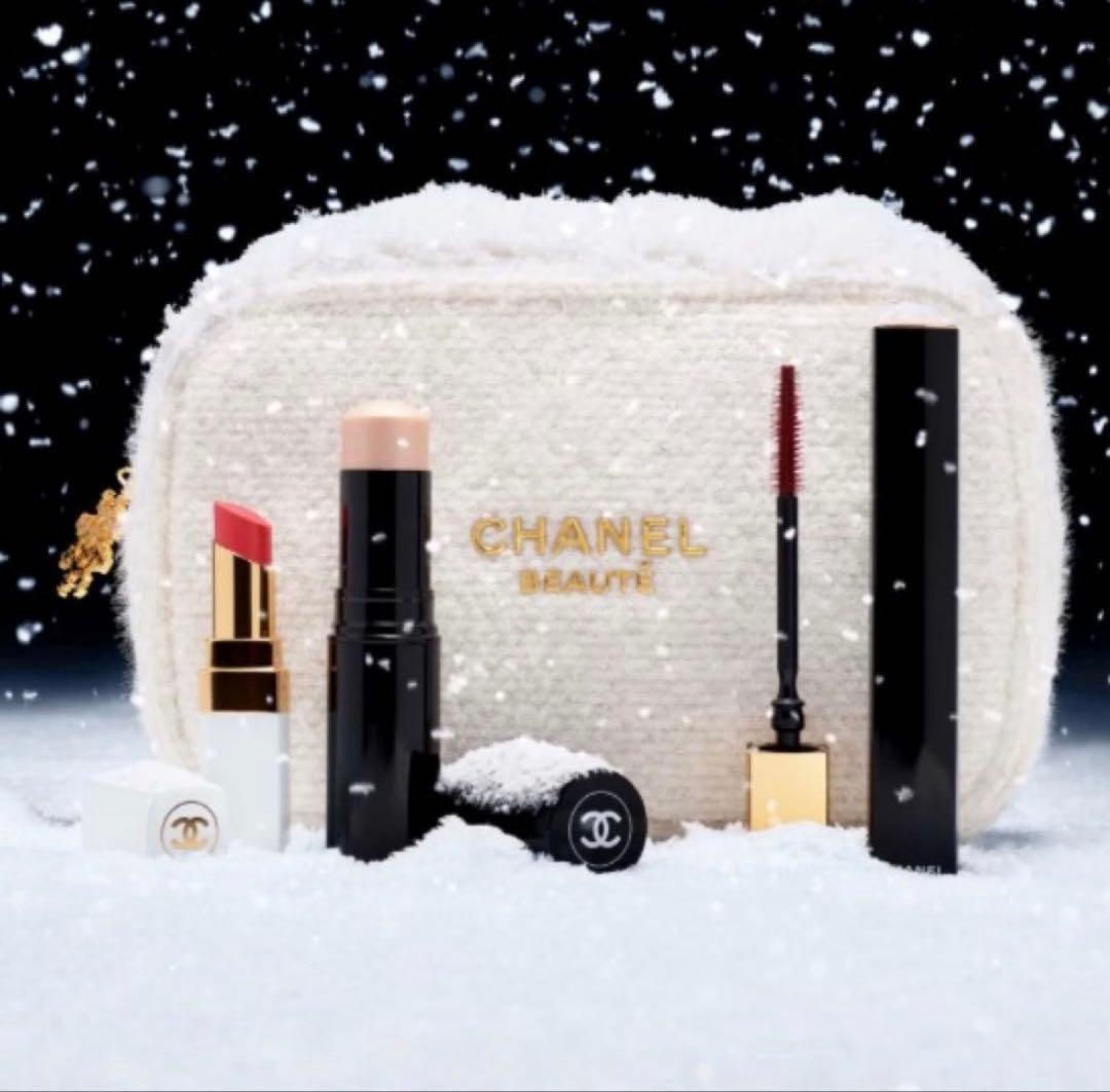 【完売品】CHANELクリスマスコフレ　限定チャームホワイトポーチ付き