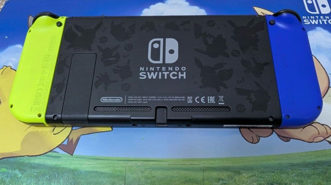Nintendo Switch ピカチュウ・イーブイデザイン