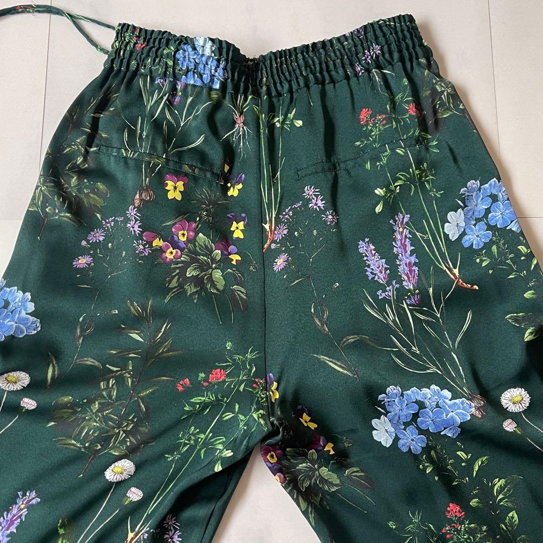 極美品 ティッカ TICCA フラワープリントパンツ 25SS ダークグリーン✨