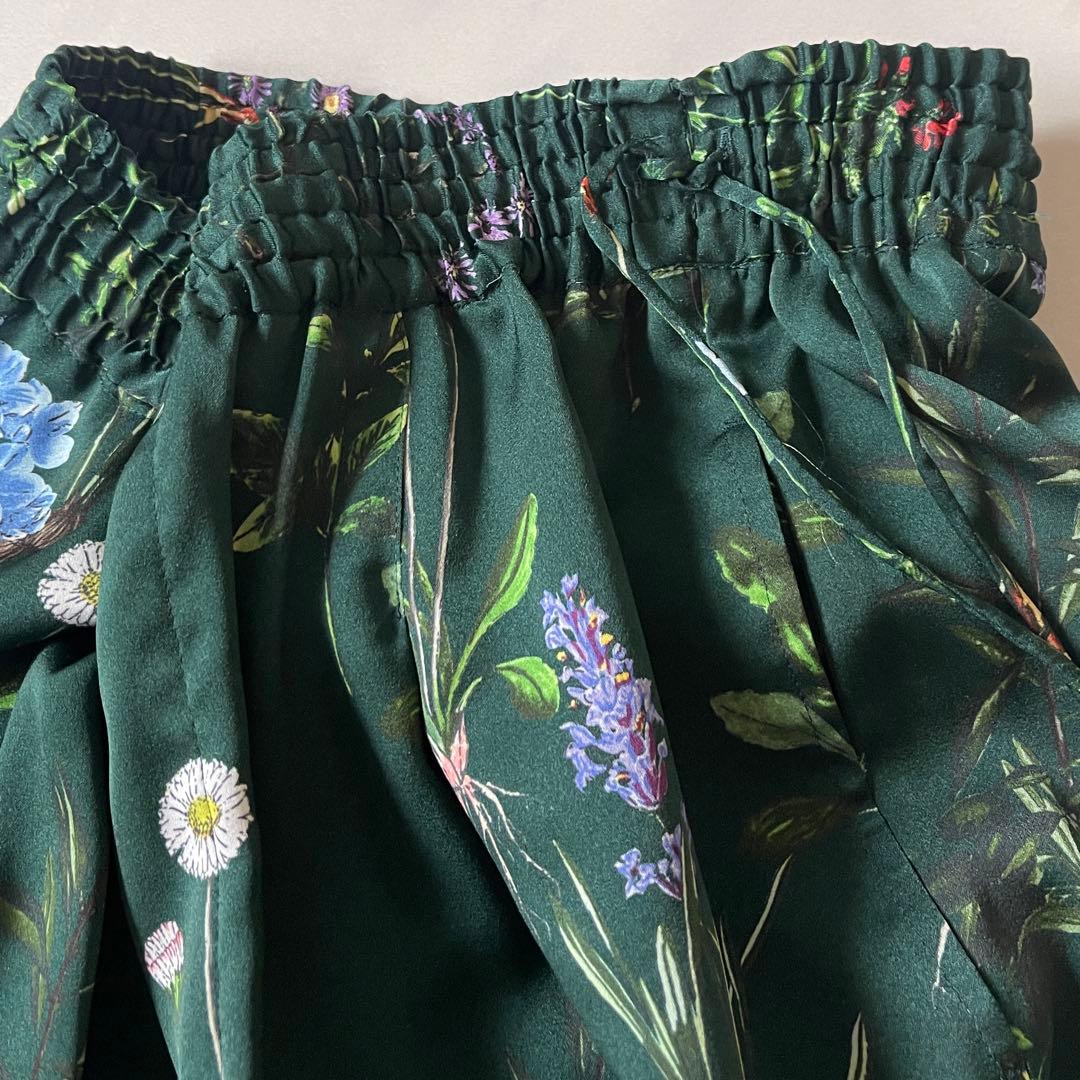 極美品 ティッカ TICCA フラワープリントパンツ 25SS ダークグリーン✨