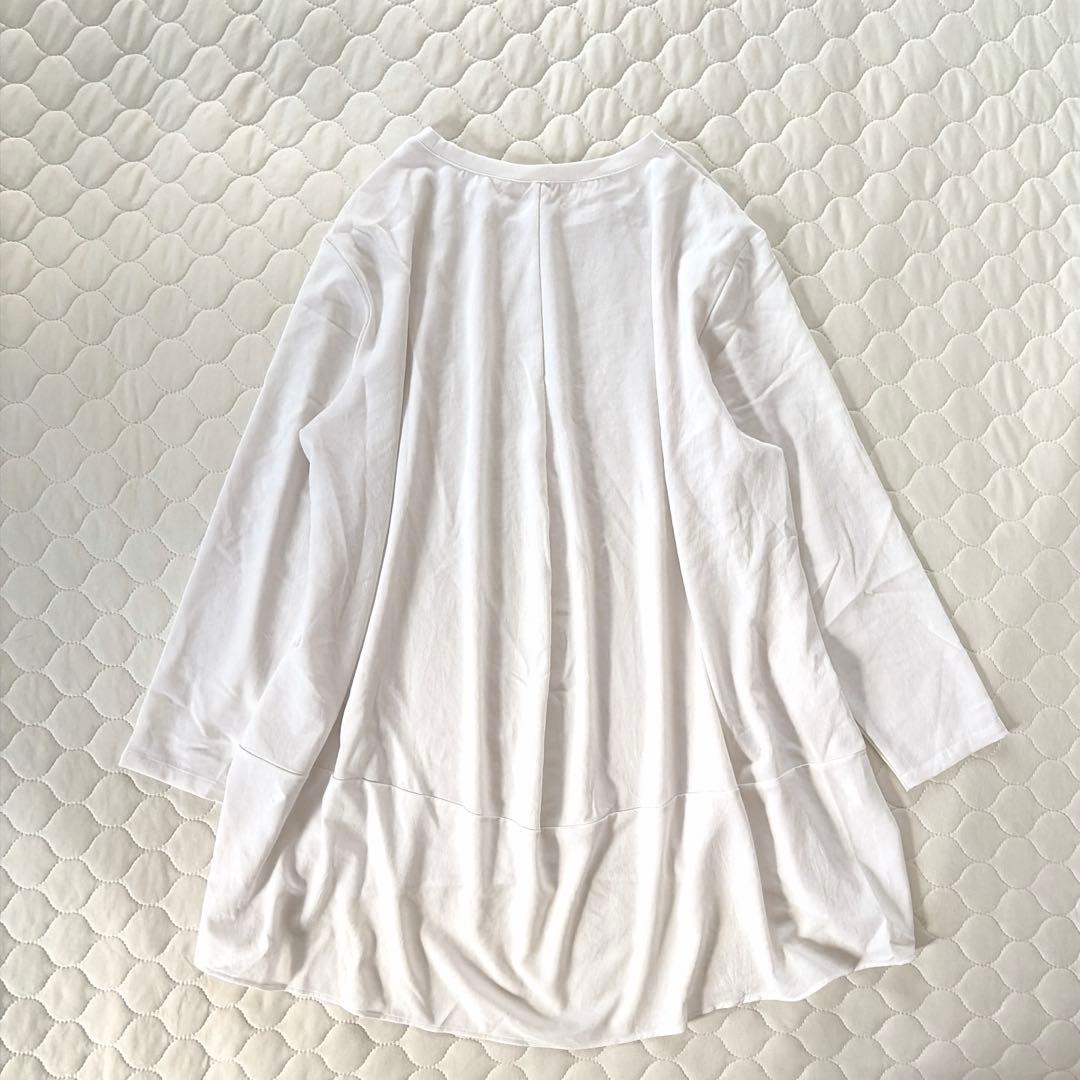 BEARDSLEYビアズリー　後ろドレープTブラウス　ホワイト