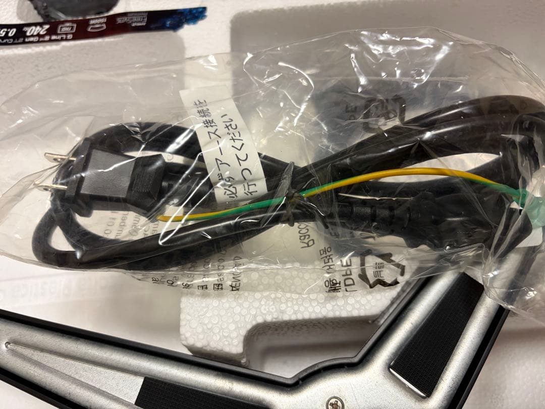 AOC C27G2ZE 27インチ湾曲ディスプレイ本体