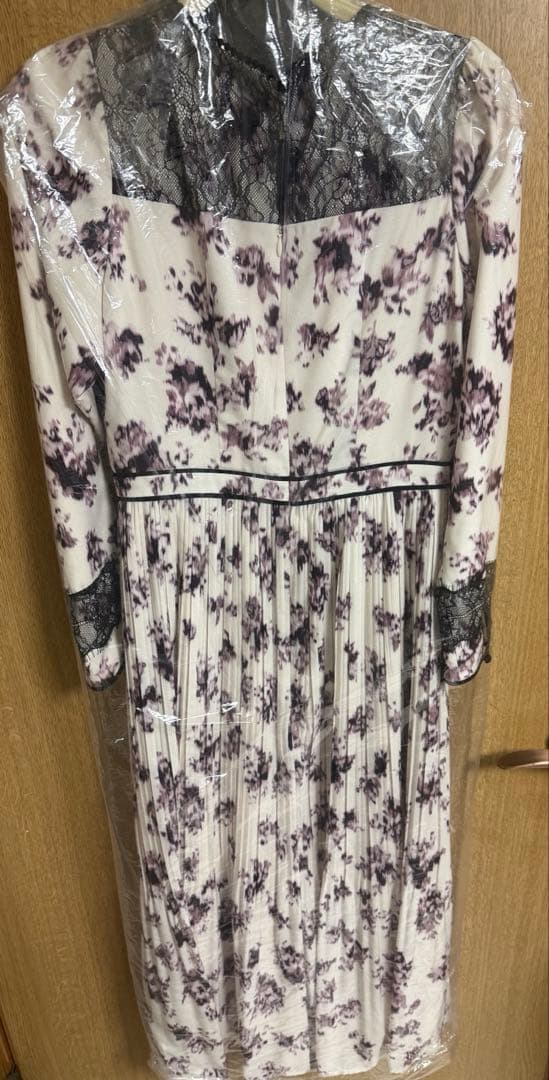 新品タグ付き　Herlipto GrasseFloralPleatedDress