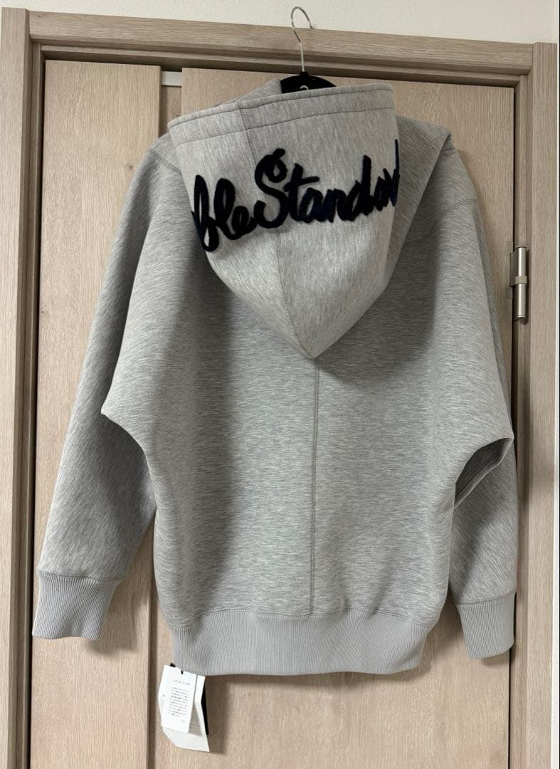 【三連休限定セール】ESSENTIAL ダンボールロゴジップフーディー ダブスタ