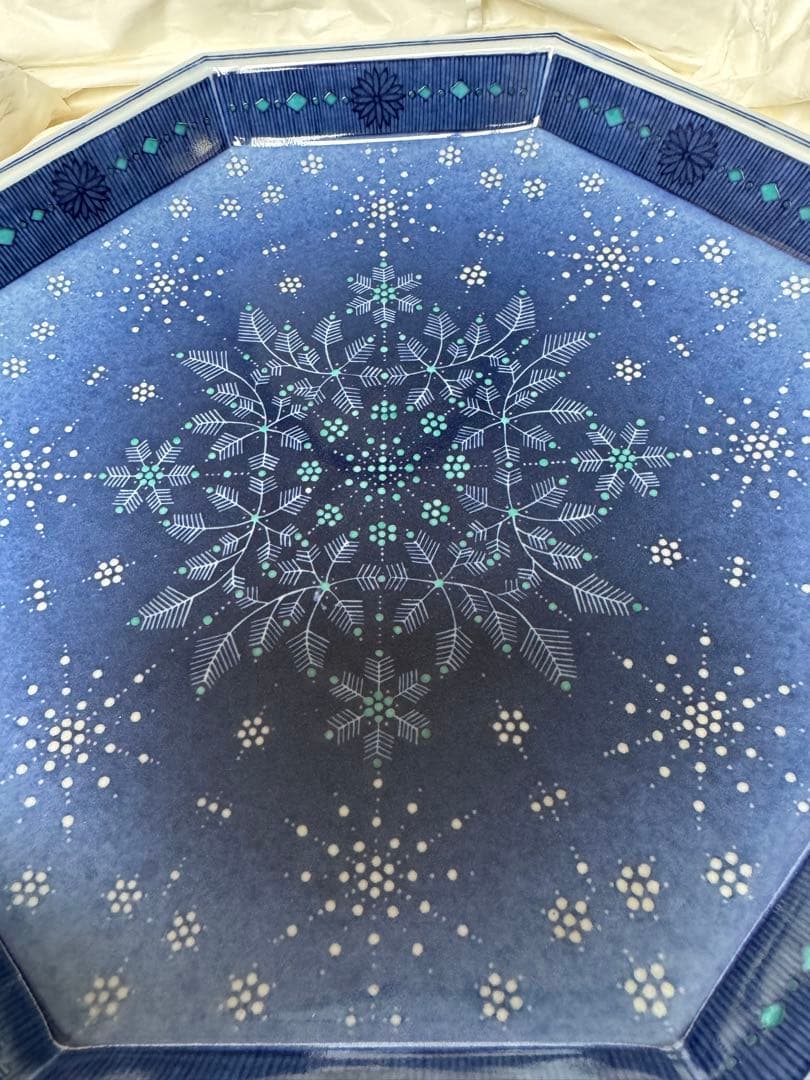 人間国宝　十四代　今泉今右衛門　色絵吹墨墨はじき雪文額皿