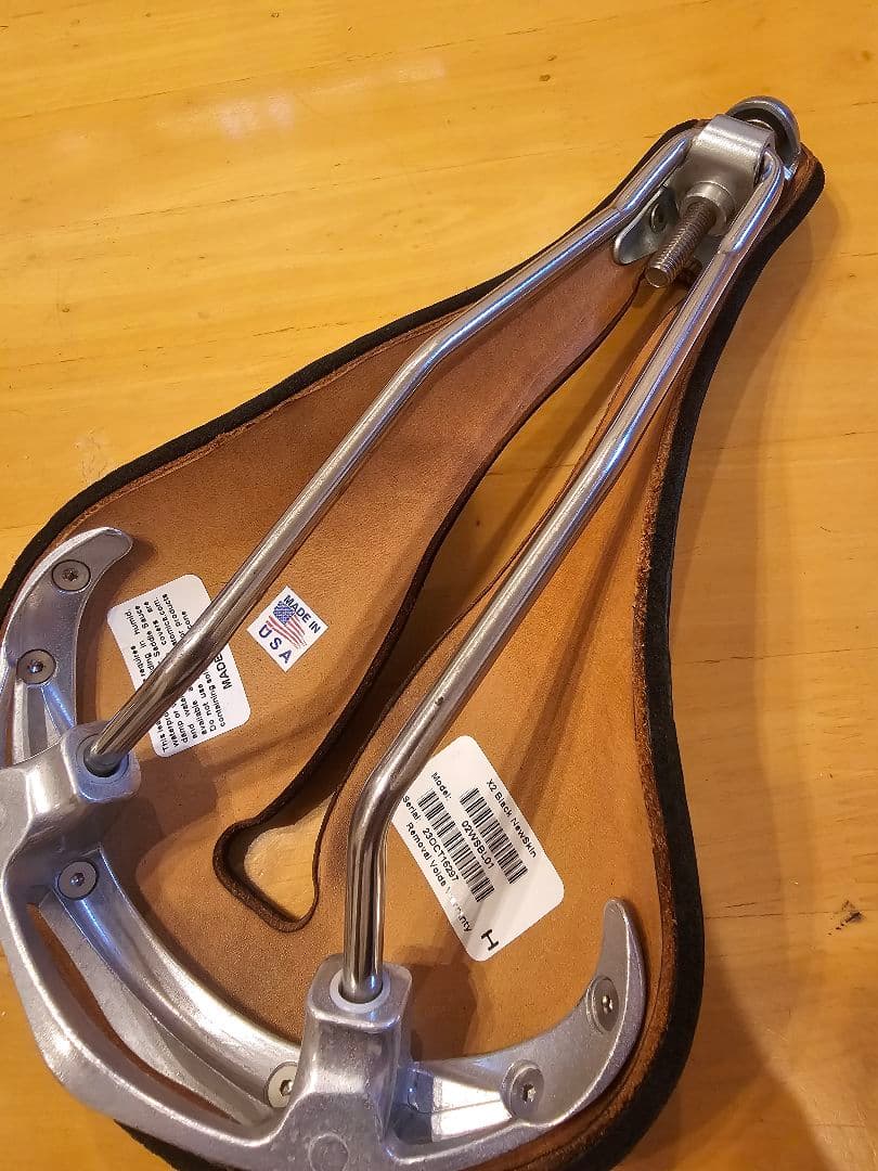 セラアナトミカ　X2　レザーサドル　ブラック